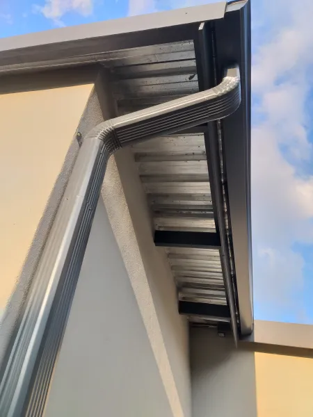 Seemless gutter & downpipes